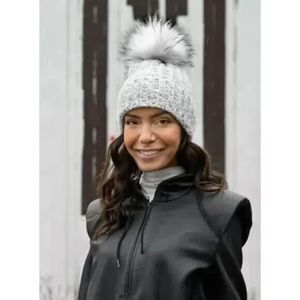 KYI KYI CANADA Womens Beanie Hat Gray Fold Up Knit Faux Fur Pom Pom Silver $99